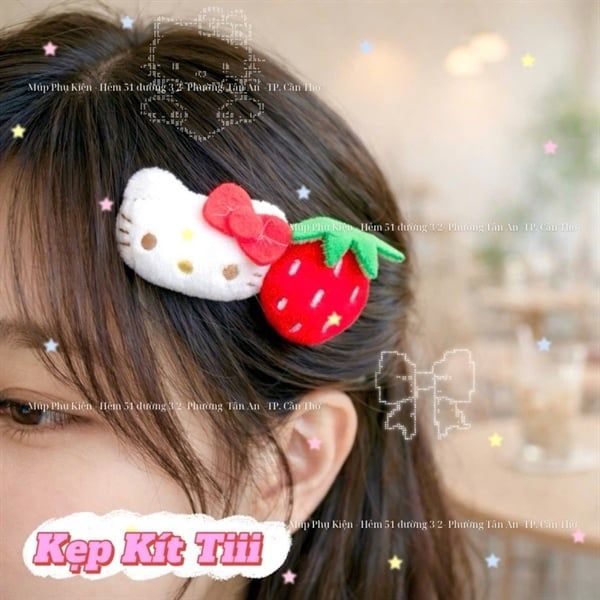 ** Kẹp tóc bông Kitty dâu đỏ