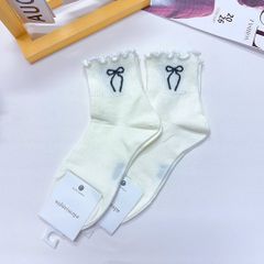 ** Tất/vớ size ngắn chất dày tag tone kem/XD in nơ