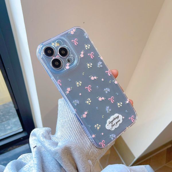 Ốp iPhone 16 Pro dẻo trong đóa hoa nhí và nơ hồng