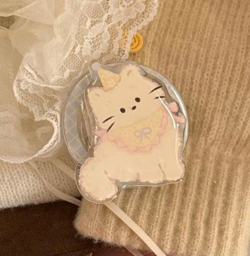 ** Popsocket từ tính mèo trắng đeo yếm