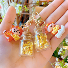 ** Móc khóa thần tài và hủ vàng