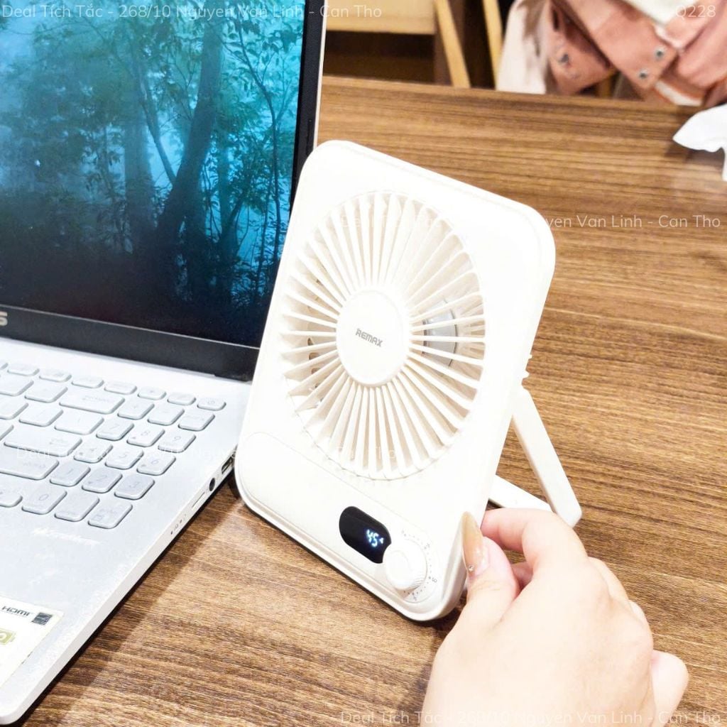 Quạt để bàn Remax RS-ZF03 1.200mAh