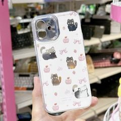 ** Ốp iPhone 12 6.1 dẻo trắng 4 mèo bánh kem và nơ hồng