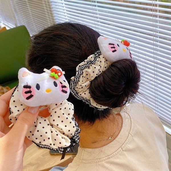 ** Scrunchies chấm bi viền caro kitty má hồng đính cherry