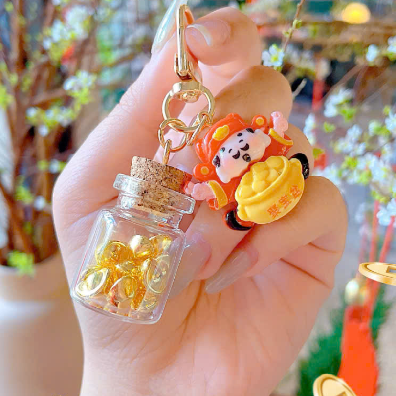 ** Móc khóa thần tài và hủ vàng