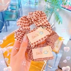 ** Scrunchies tone nâu/be Smile Kitty