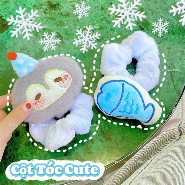 ** Cột tóc xanh dương hình cá/chim cánh cụt đội nón
