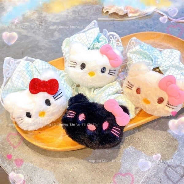 ** Scrunchies Kitty caro xanh trắng viền ren hoa