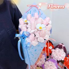 ** Bó hoa ốc quế hoa hồng tỉ muội