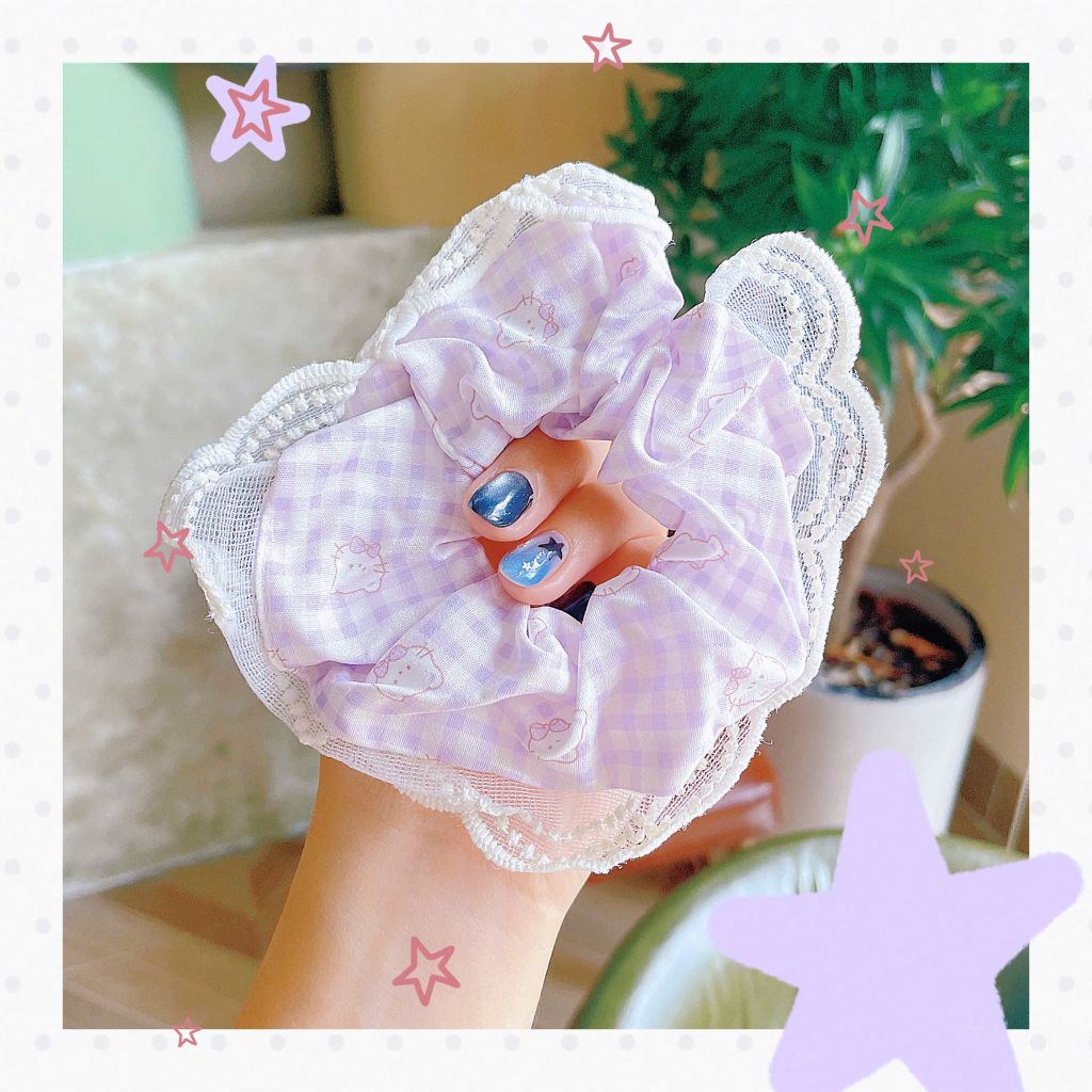 ** Scrunchies mèo dây caro tím/trắng viền ren