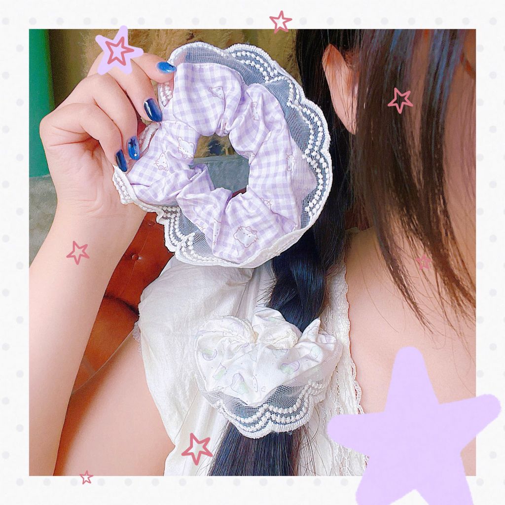 ** Scrunchies mèo dây caro tím/trắng viền ren
