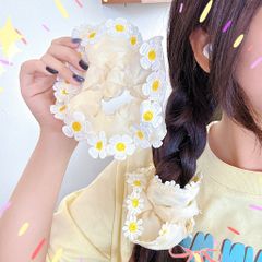 ** Scrunchies voan vàng viền hoa