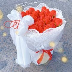 ** Bó hoa hồng tỉ muội đỏ phối ren mix nơ