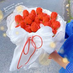** Bó hoa hồng tỉ muội đỏ phối ren mix nơ