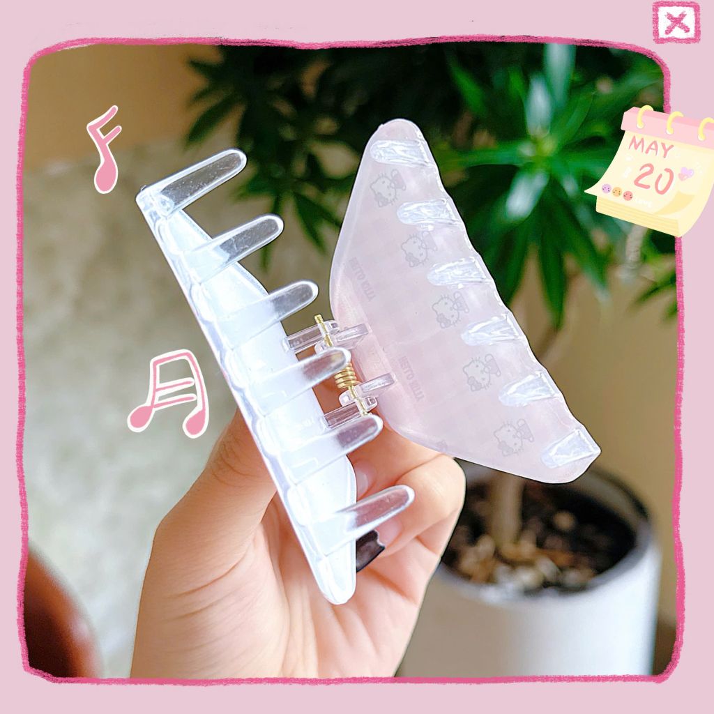 ** Kẹp càng cua tam giác in kitty hồng