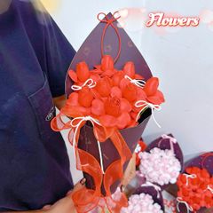 ** Bó hoa ốc quế hoa hồng tỉ muội