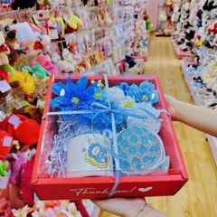 ** Combo Hộp quà + Túi giấy nắp mica size 27cmx27cm (chưa tính ruy băng)