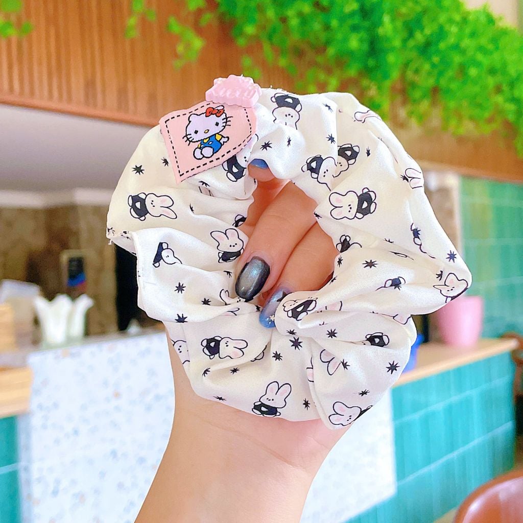 ** Scrunchies mèo/thỏ/gấu họa tiết sọc caro trắng đen