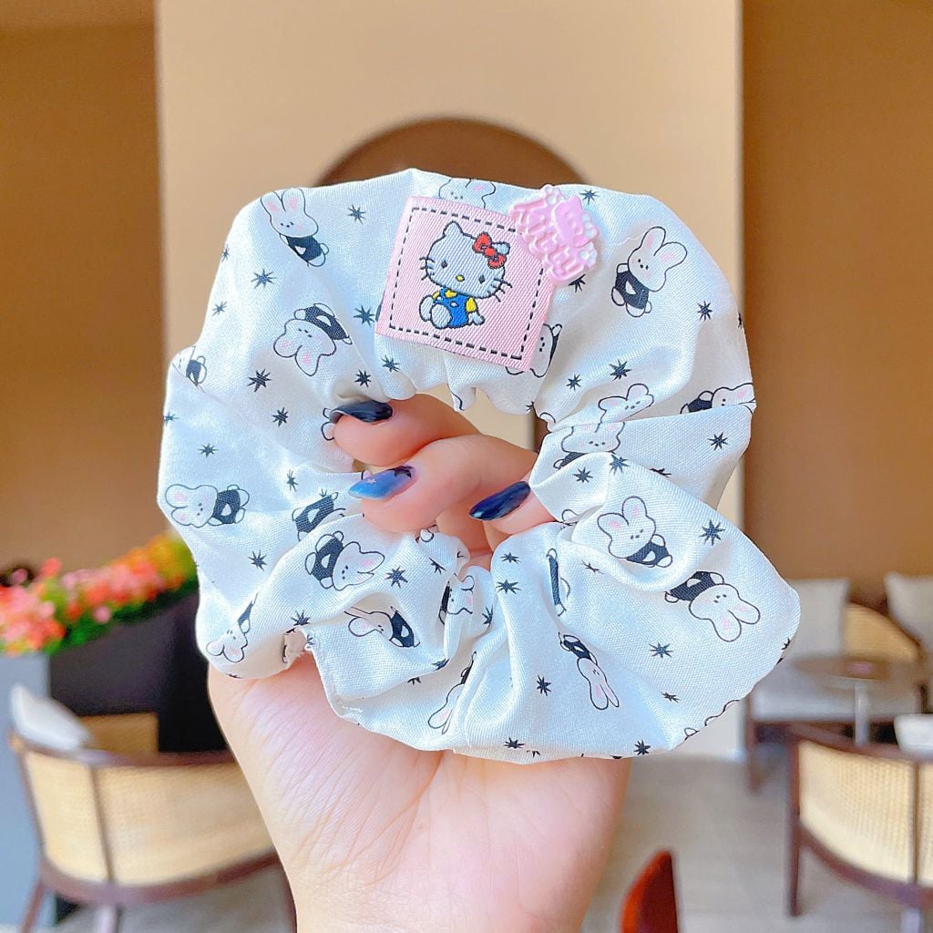 ** Scrunchies mèo/thỏ/gấu họa tiết sọc caro trắng đen