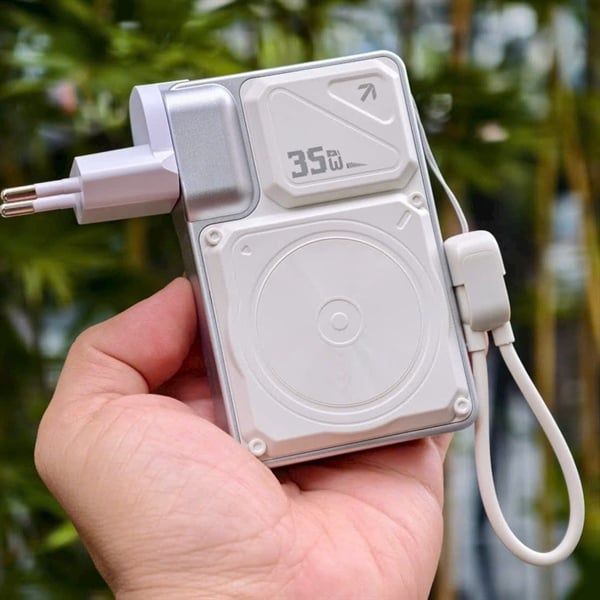 PDP không dây Wiwu P057 Knihght 10.000mAh 35W AC