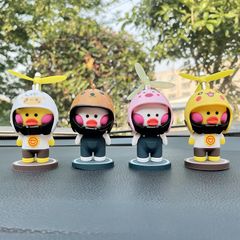 ** Vịt đội mũ chong chóng