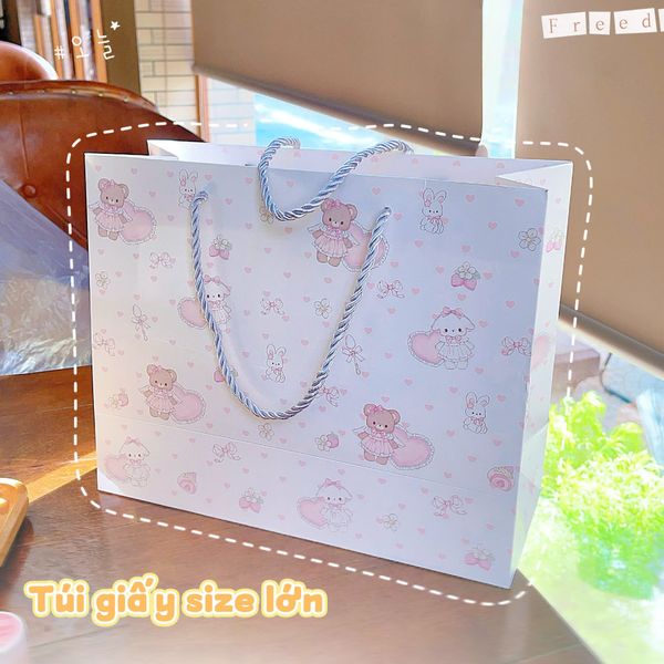 ** Túi quà hình gấu nơ trái tim hồng 30x24x12 cm