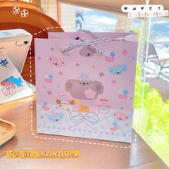 ** Túi quà hình gấu nâu nơ hồng đội nón 18x18x12 cm