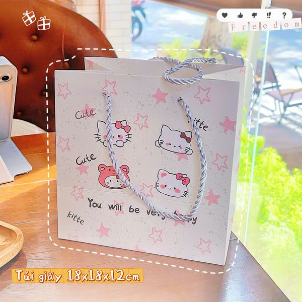 ** Túi quà hình 4 mèo Kitty cute 18x18x12 cm