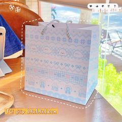 ** Túi quà hoạt hình hải cẩu nơ tone trắng xanh size 18x18x12 cm