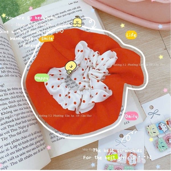 ** Scrunchies mix chấm bi tone đỏ/trắng