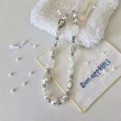 ** Dây đeo điện thoại ngọc trai trái tim/oval in hoa văn