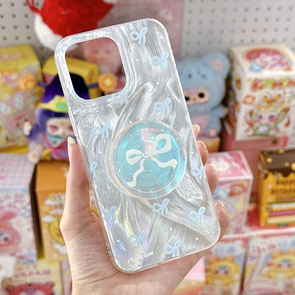 ** Ốp iPhone 13/14 vân sóng ánh bạc nơ xanh kèm pop