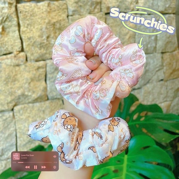 ** Scrunchies bông Kitty hồng/nâu