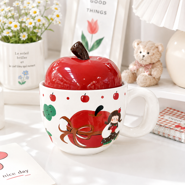 ** Cốc sứ táo đỏ và bé gái