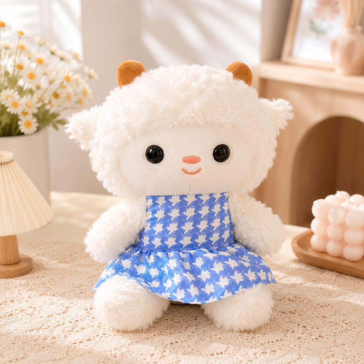 ** GẤU BÔNG CỪU TRẮNG MẶC VÁY CARO ĐỎ/XANH VIỀN REN SIZE 25CM