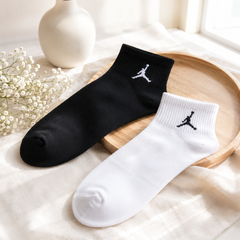 ** Tất vớ JORDAN trắng/đen size ngắn