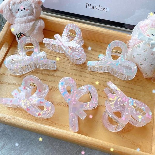 ** Kẹp càng cua xà cừ nơ kiểu chéo