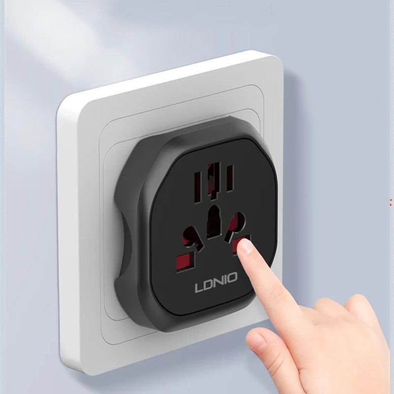 ** Chuyển đổi đuôi quốc tế LDNIO Z7 2500W