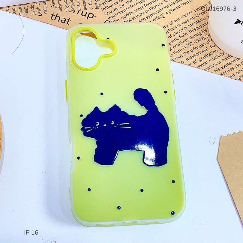 Ốp IP 16 6.1 2 lớp mèo đen chấm bi