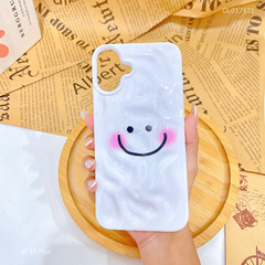 Ốp IP 16 Plus dẻo gồ ghề mặt cười nền trắng