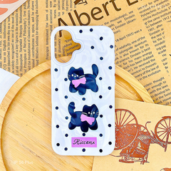 Ốp IP 16 Plus dẻo gồ ghề chấm bi 2 mèo đen Riccenx