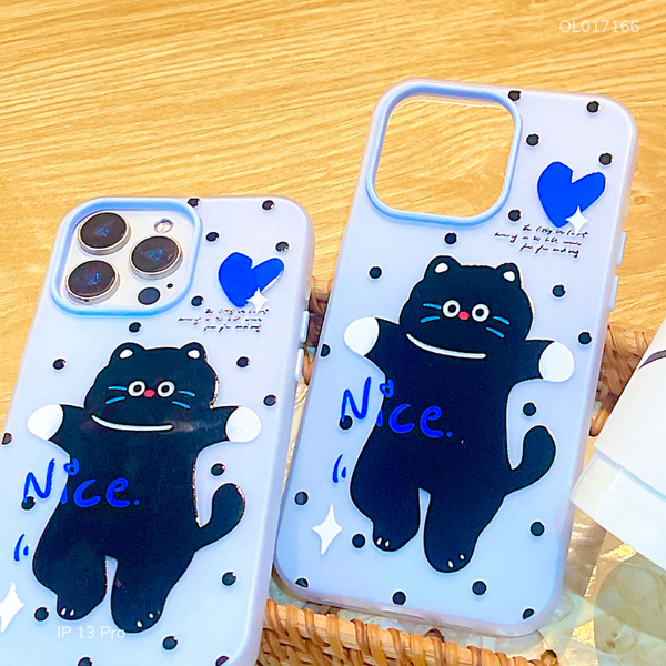 Ốp IP 13 Pro 2 lớp mèo đen đứng nền xanh Nice
