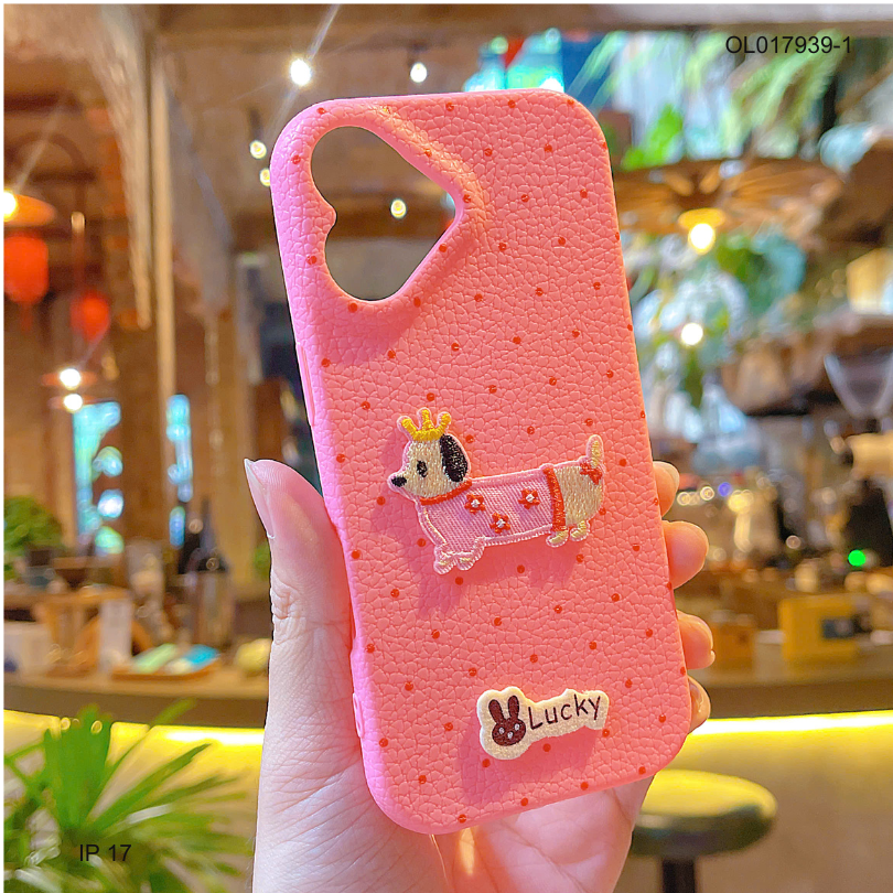 ** Ốp IP 17 vân sần chấm bi đính cún thêu