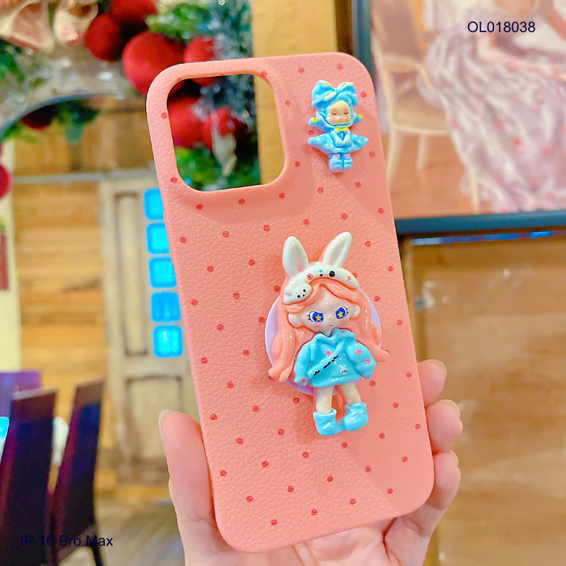 Ốp IP 16 Pro Max vân sần charm Dora kèm popsocket