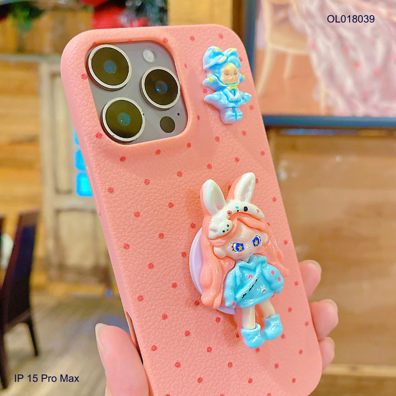 Ốp IP 15 Pro Max vân sần charm Dora kèm popsocket