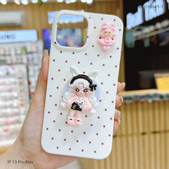 Ốp IP 13 Pro Max vân sần charm Dora kèm popsocket
