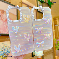 ** Ốp IP 16 Pro Max lưng thạch anh charm nổi viền Kitty đính đá