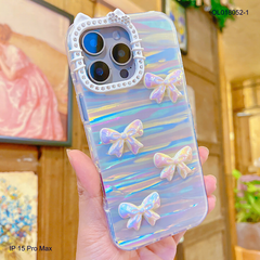 ** Ốp IP 15 Pro Max lưng thạch anh charm nổi viền Kitty đính đá