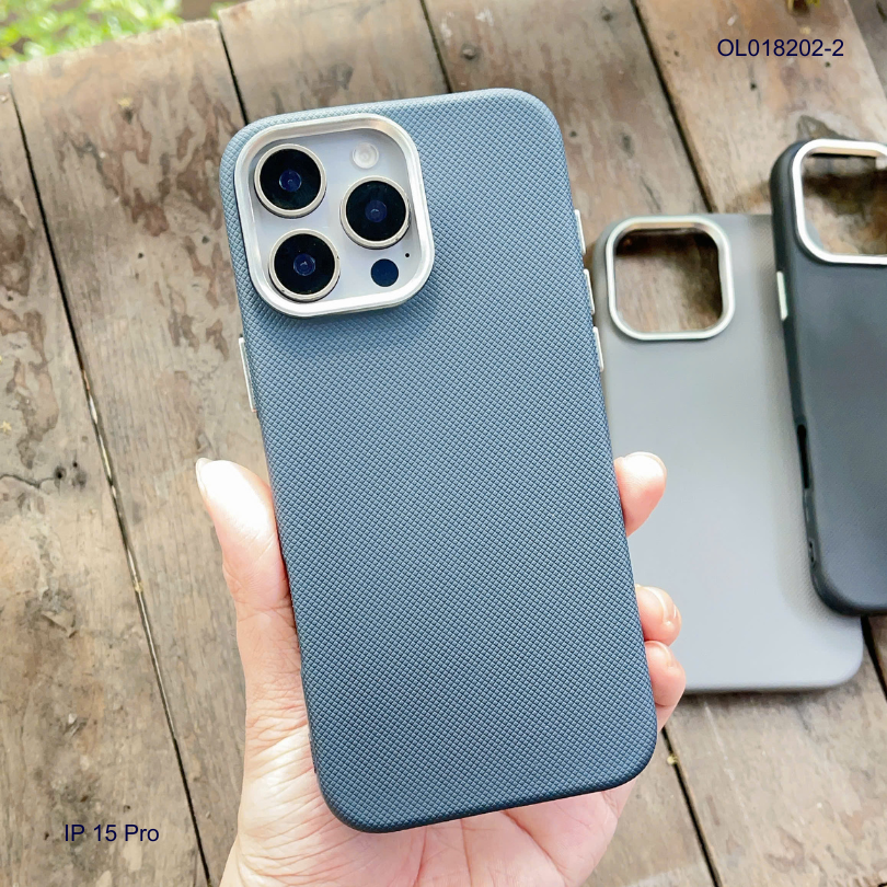 ** Ốp IP 15 Pro vân sần trơn camera bạc