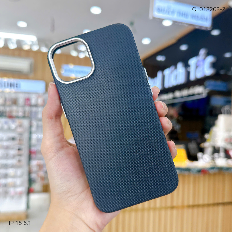 ** Ốp IP 15 6.1 vân sần trơn camera bạc